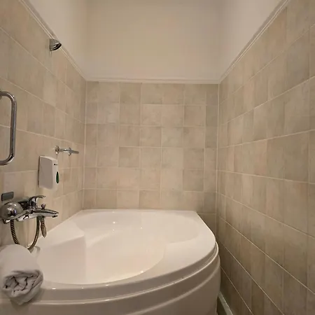 Wellness Relax W Spa, Pool & Ac Apartman *