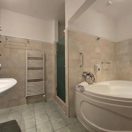 Wellness Relax W Spa, Pool & Ac *