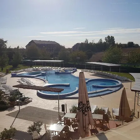 Wellness Relax W Spa, Pool & Ac Apartman *