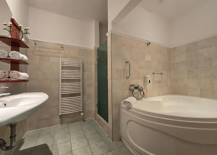 Wellness Relax W Spa, Pool & Ac *